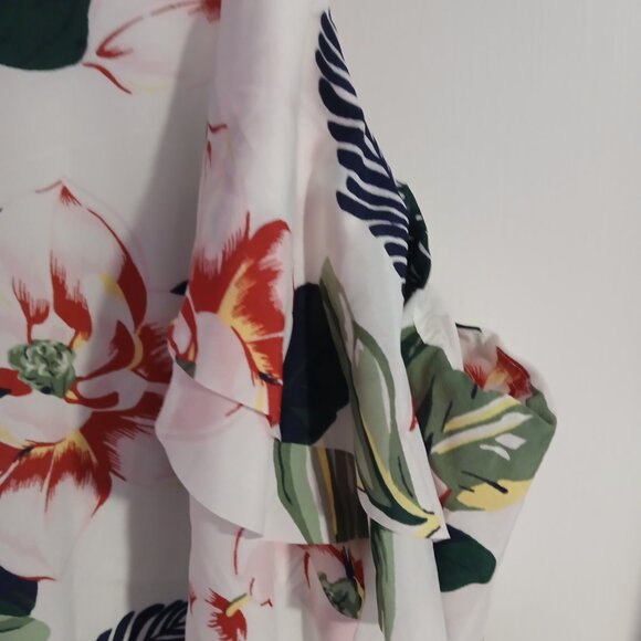 Banana Republic  Women's  White Tropical Floral Flutter Sleeve Top SZ S  GUC - Picture 2 of 11